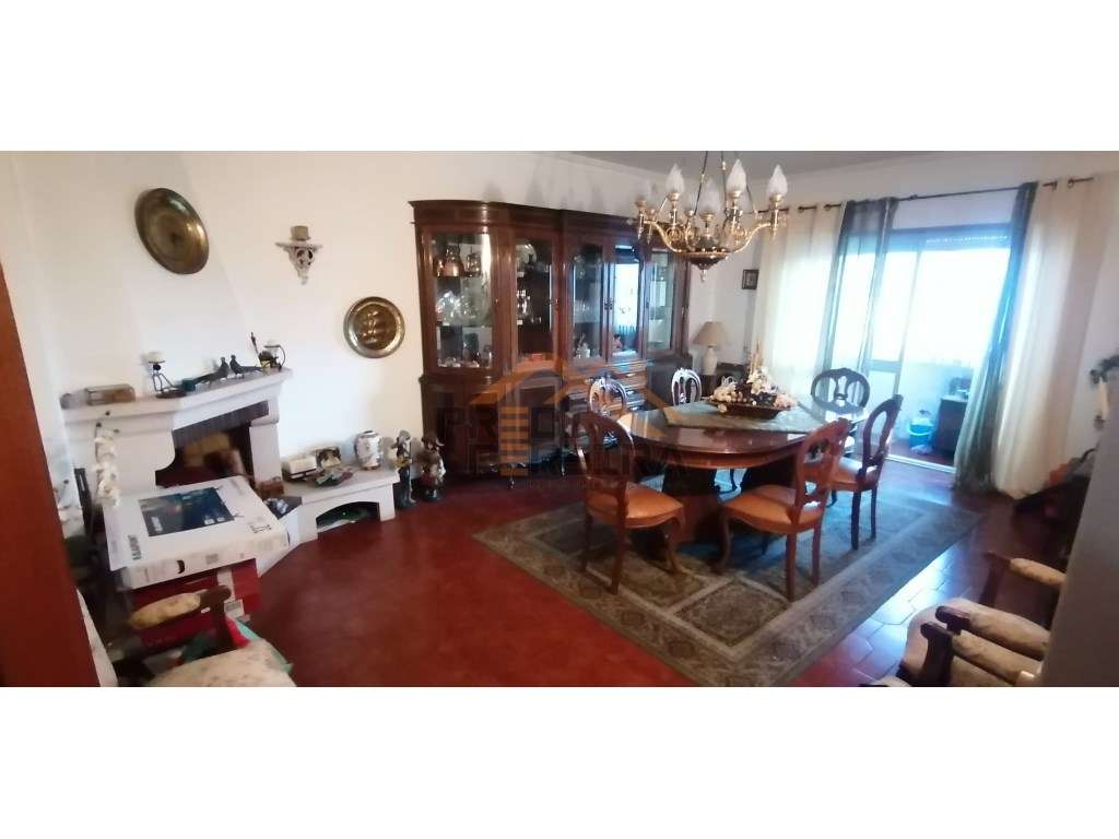 Apartamento T3 em Massamá, com áreas generosas e ótima localização.... - Grande imagem: 3/23