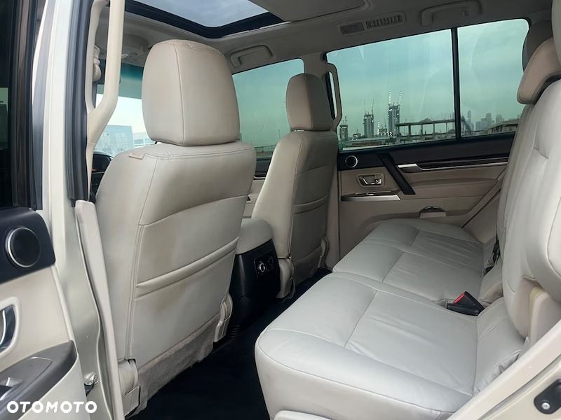 Mitsubishi Pajero - 14