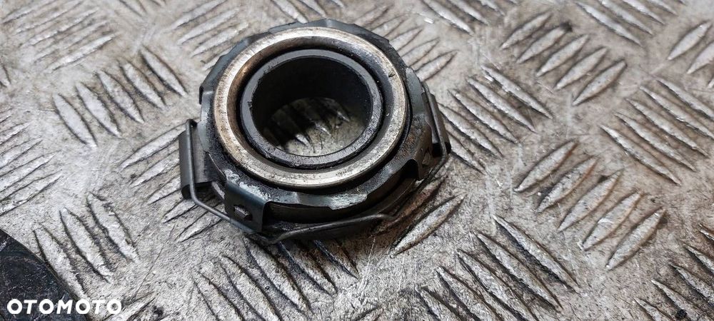 SPRZĘGŁO TARCZA + DOCISK TOYOTA AVENSIS T25 1.8 16V - 6