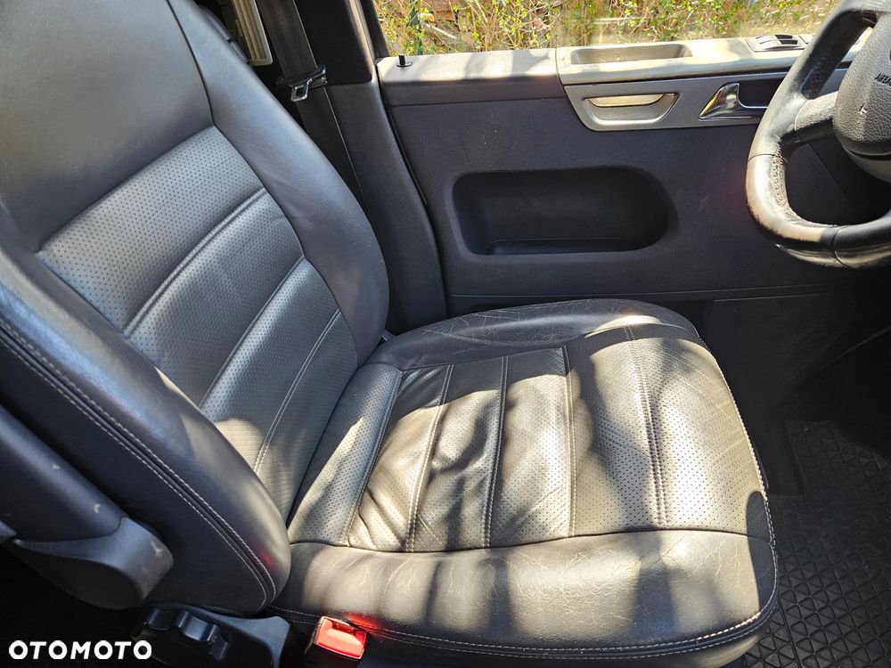 Volkswagen Multivan - 16