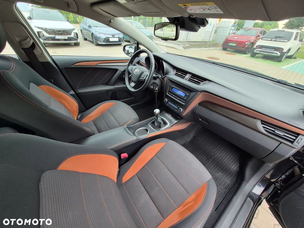 Toyota Avensis 1.8 Premium - 15