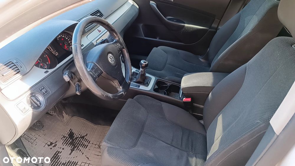 Volkswagen Passat 2.0 TDI DPF BlueMot Trendline - 10