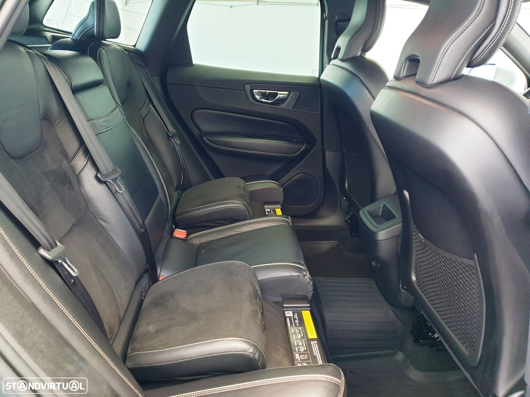Volvo XC 60 2.0 D4 R-Design Geartronic - 26