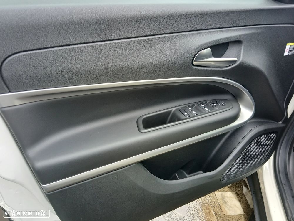 Jeep Avenger 1.2 e-Hybrid Altitude DCT - 26