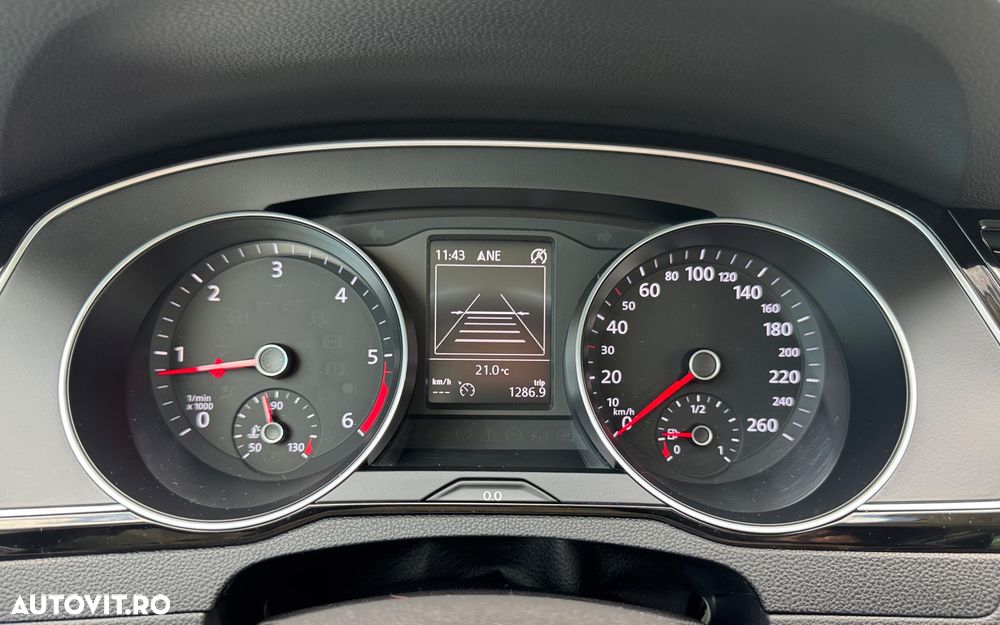 Volkswagen Passat 2.0 TDI SCR DSG Highline - 29
