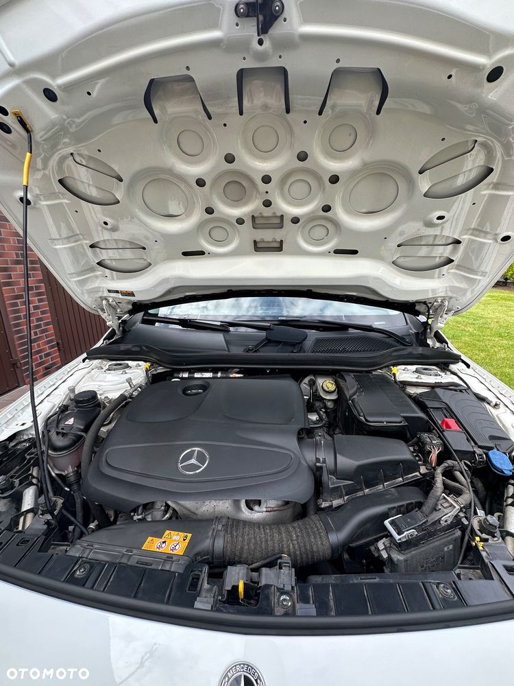 Mercedes-Benz GLA 200 7G-DCT - 28