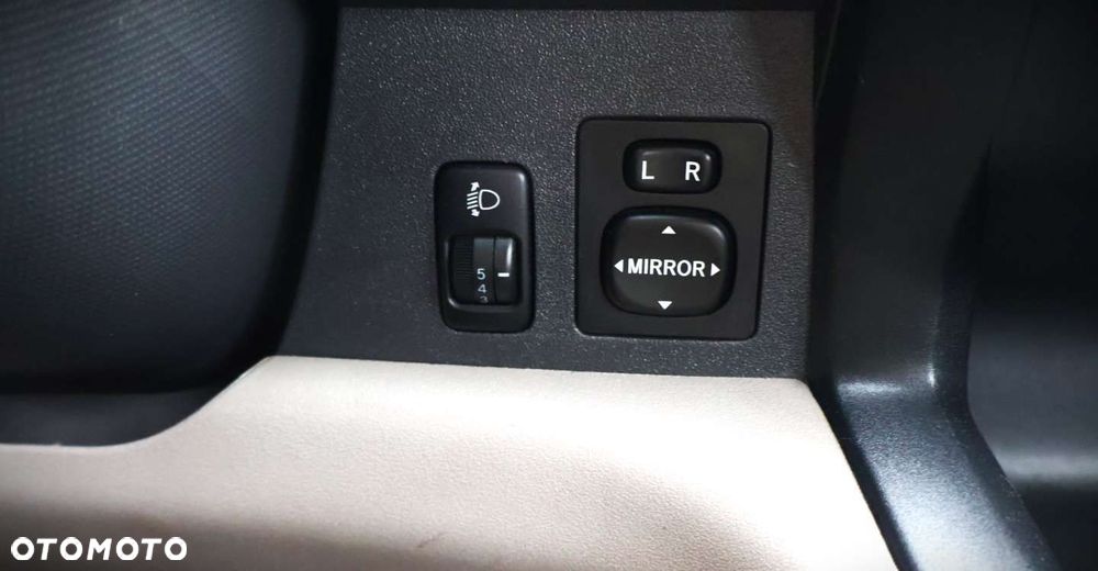 Daihatsu Sirion - 21