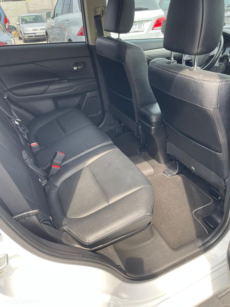 Mitsubishi Outlander 2.0 4WD Top - 22