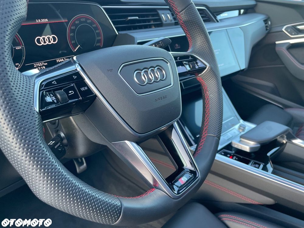Audi Q8 Sportback e-tron - 31