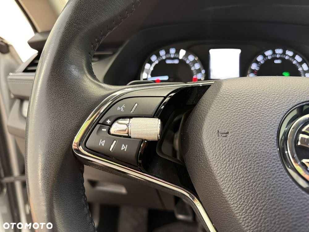 Skoda Octavia 2.0 TDI Ambition DSG - 24