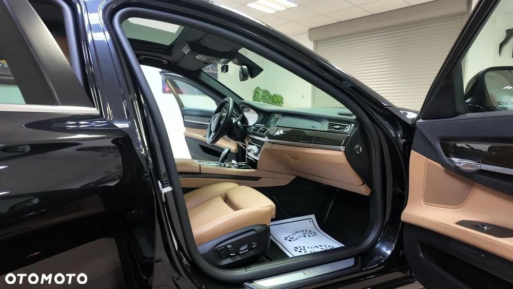 BMW Seria 7 730d xDrive - 32