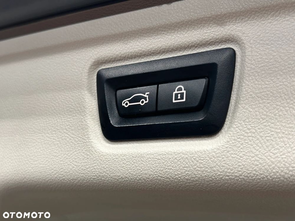 BMW Seria 3 320d xDrive Sport Line - 13