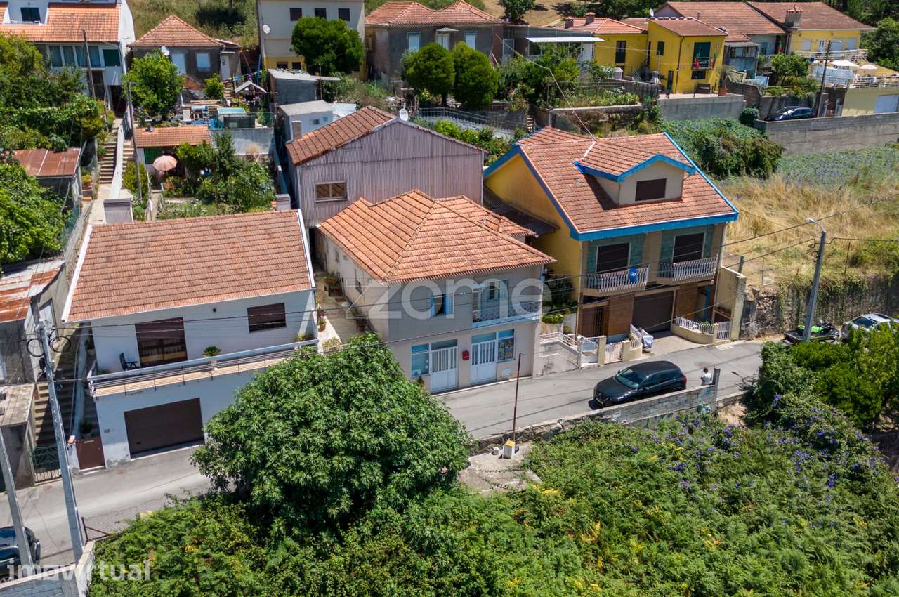 Moradia com 2 pisos: habitação e loja - Foz do Sousa, Gondomar - Grande imagem: 2/54