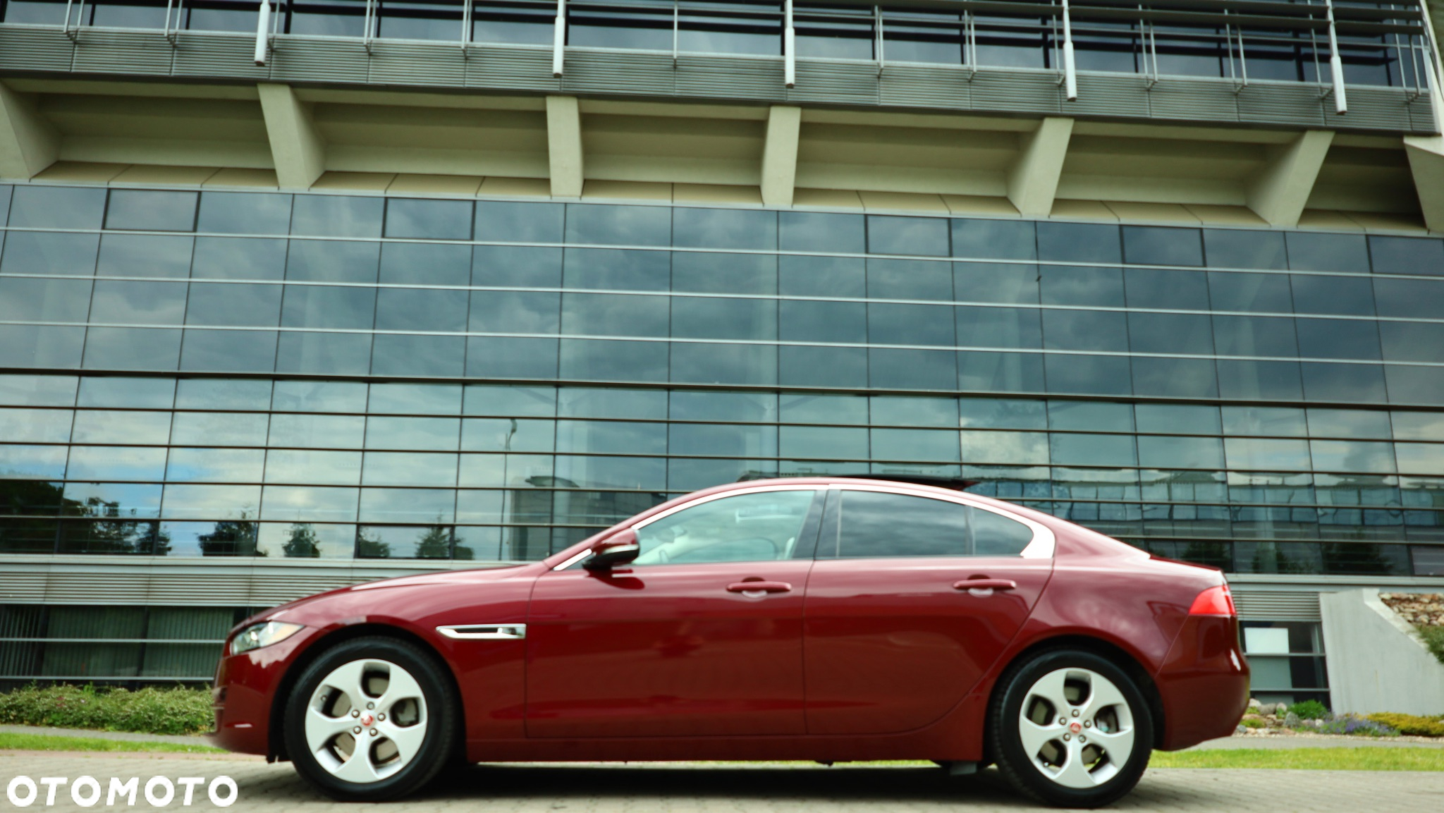 Jaguar XE 2.0 T Prestige - 9