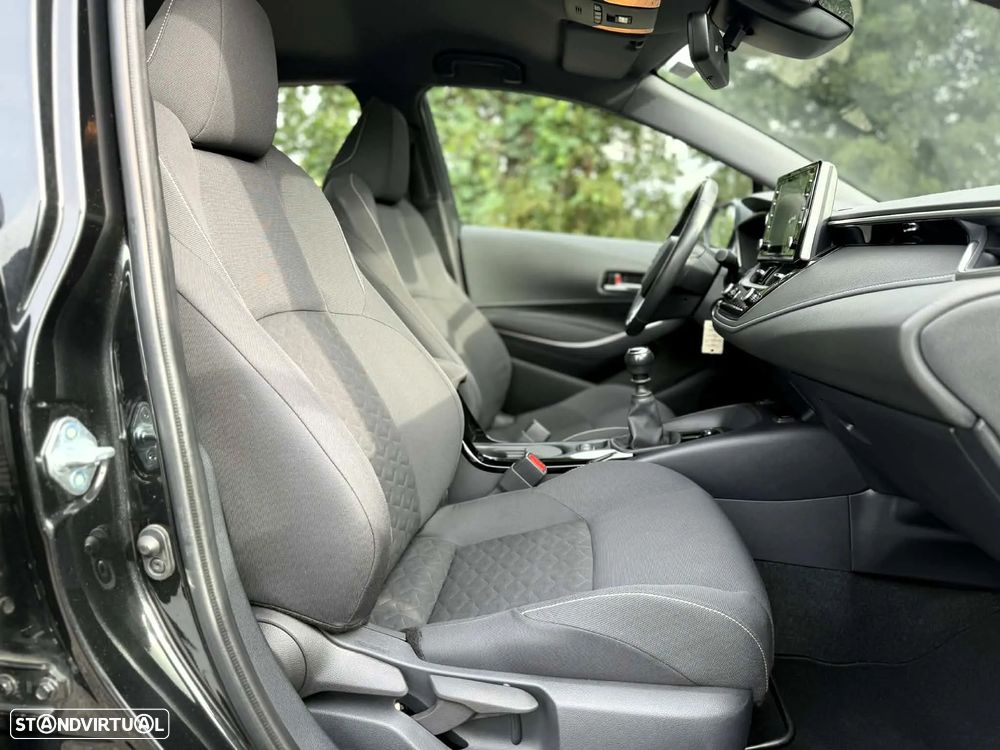 Toyota Corolla 1.2 Turbo Comfort - 32