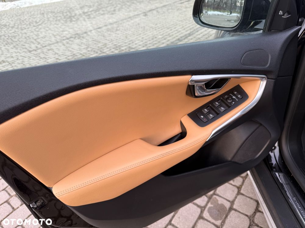 Volvo V40 Cross Country D3 Momentum - 19
