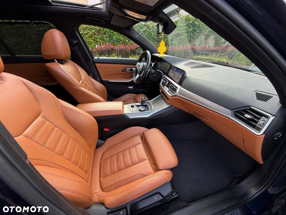 BMW Seria 3 330e M Sport - 26