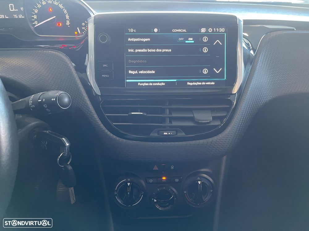 Peugeot 208 1.2 PureTech Signature - 22