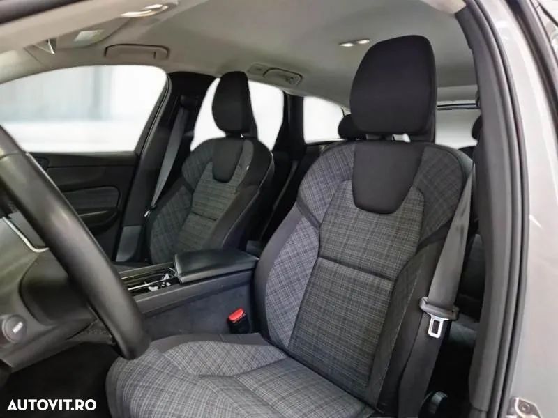 Volvo XC 60 B4 MHEV Momentum Pro - 14