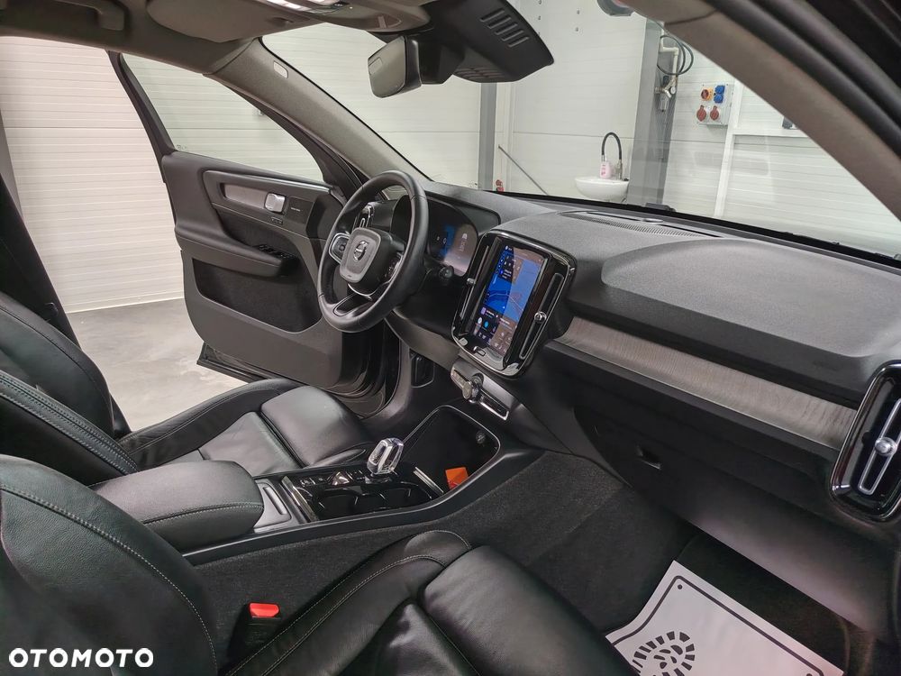 Volvo XC 40 B3 Plus Dark - 29
