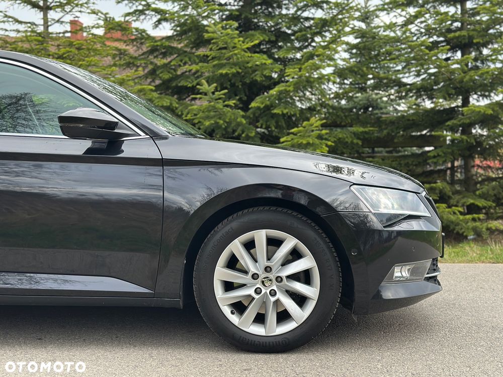 Skoda Superb 2.0 TDI Premium Edition - 11