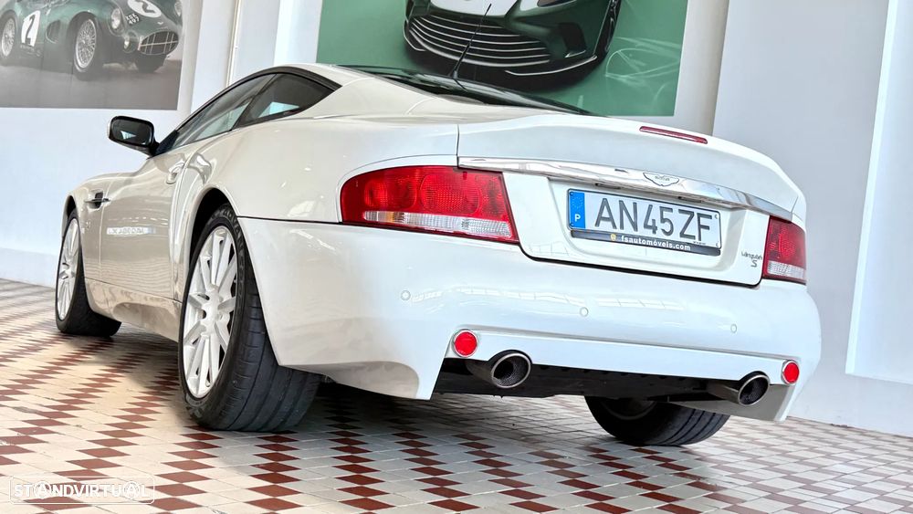 Aston Martin Vanquish S - 5
