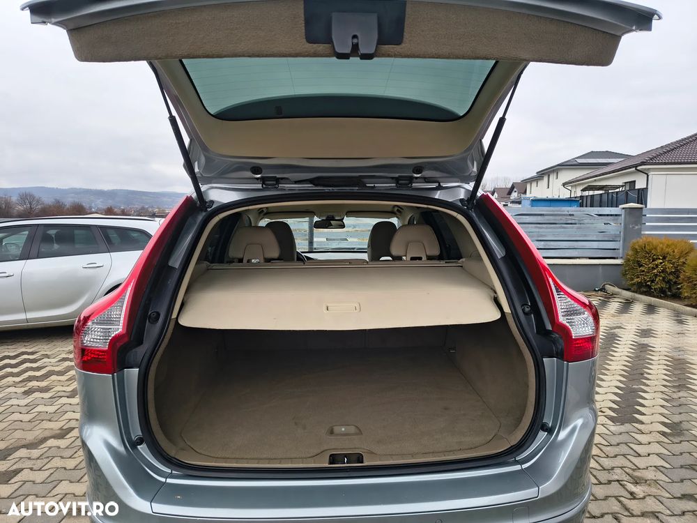 Volvo XC 60 D4 AWD Geartronic Momentum - 12