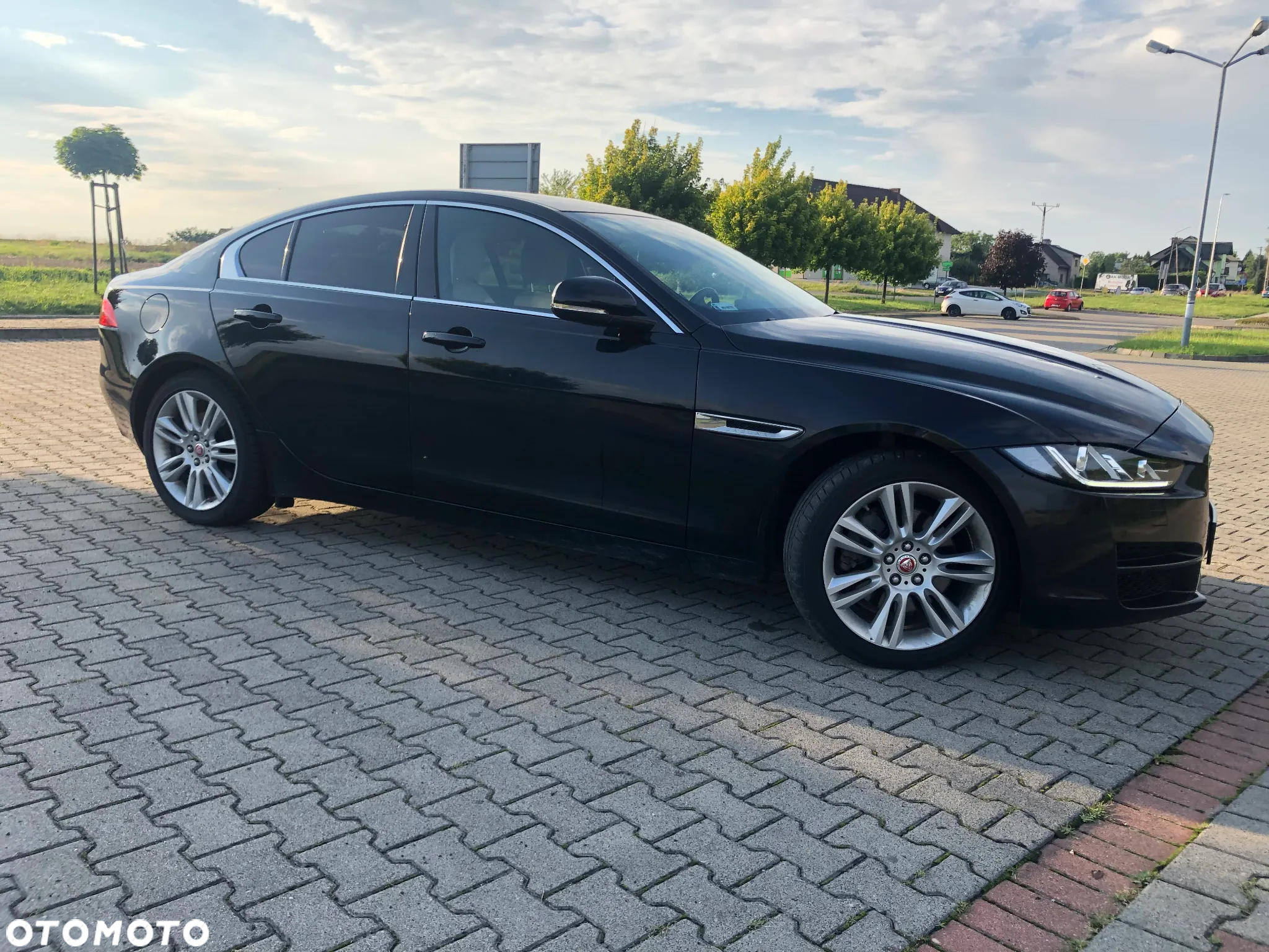 Jaguar XE 2.0 D AWD Prestige - 3