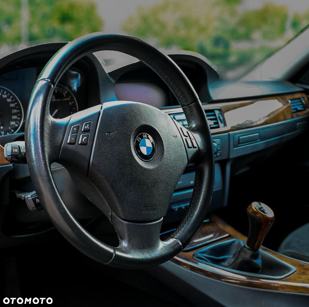 BMW Seria 3 330i - 9