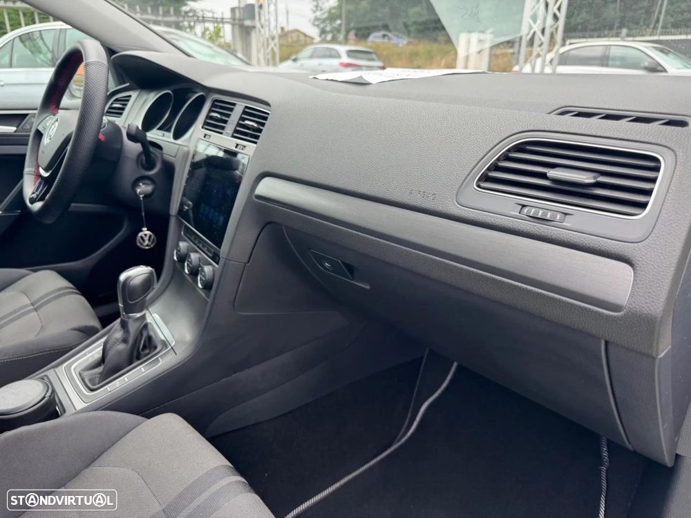 VW Golf Variant 1.6 TDi Highline DSG - 30