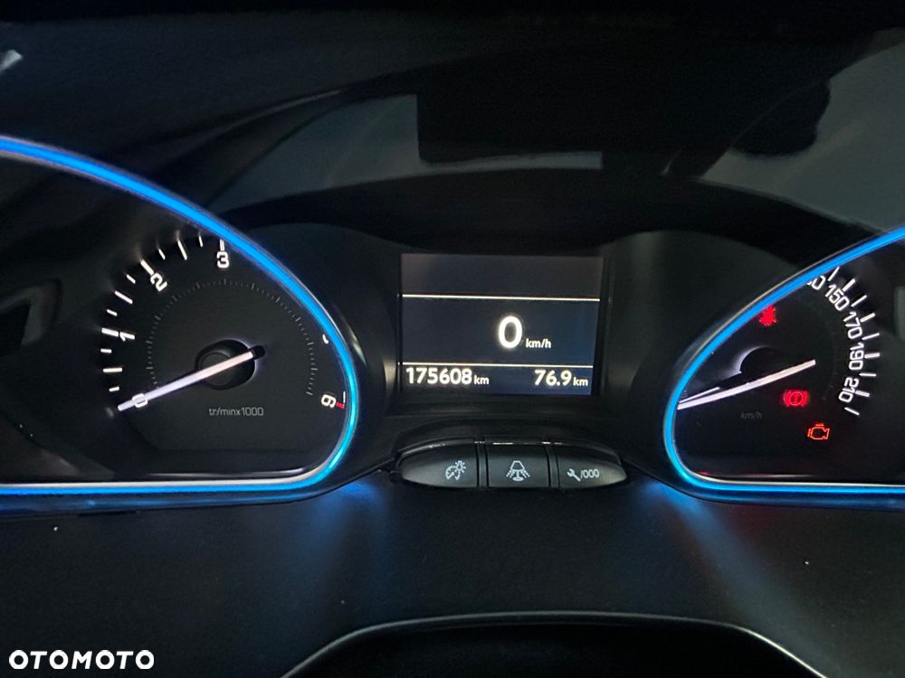 Peugeot 2008 BlueHDi 100 STOP & START Active - 17