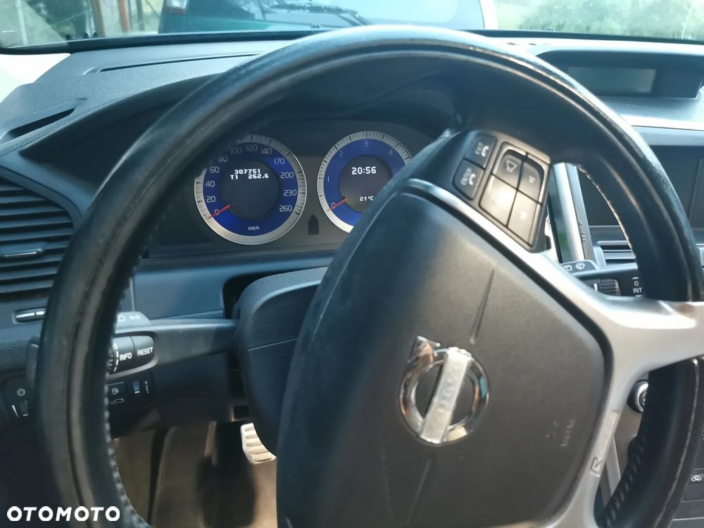 Volvo XC 60 2.4D R-Design - 2