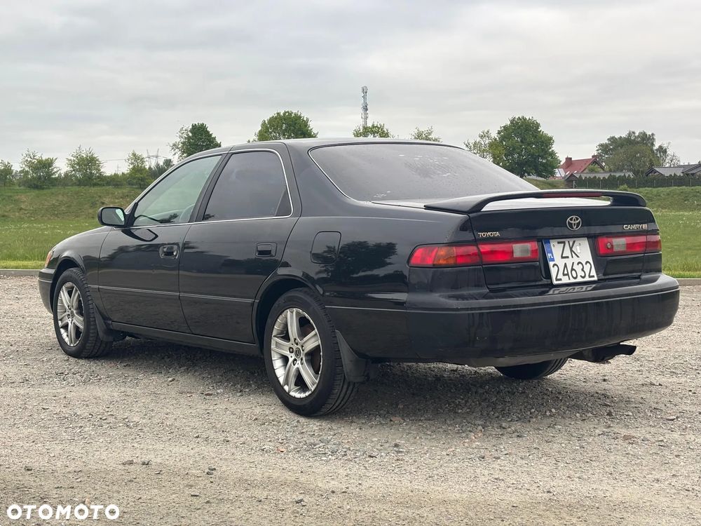 Toyota Camry - 6