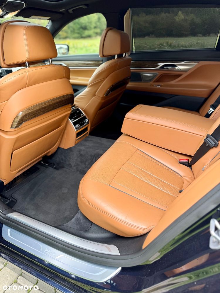 BMW Seria 7 750Li xDrive - 11