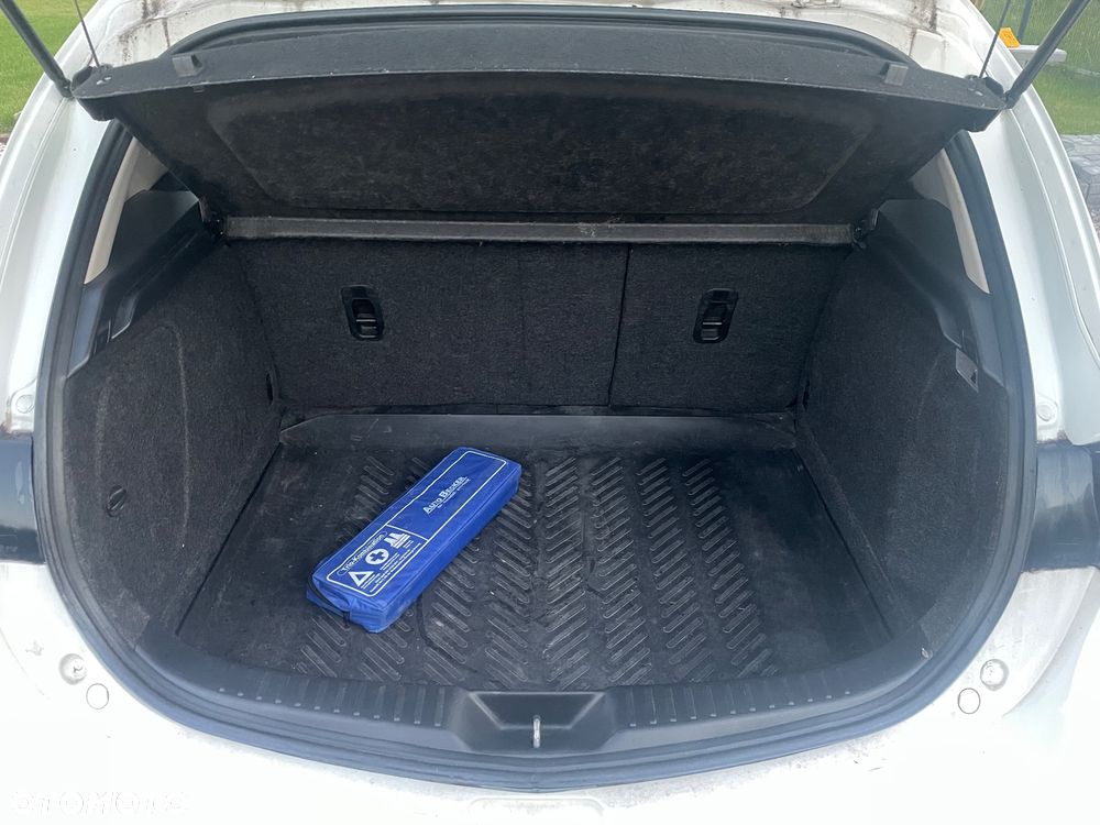 Mazda 3 1.6 Exclusive EU5 - 13
