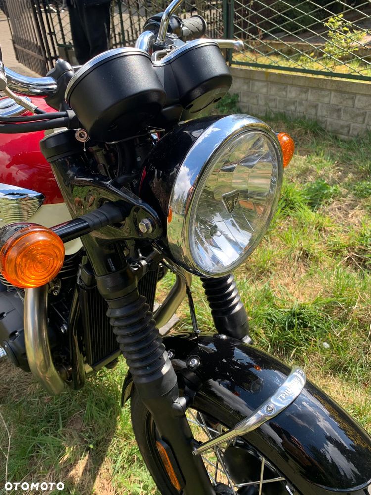 Triumph Bonneville - 3