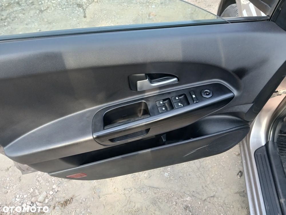 KIA CEED II 2 8Q 07R  fotel fotele kanapa deska kokpit podsufitka boczek boczki klamka podłokietnik - 3