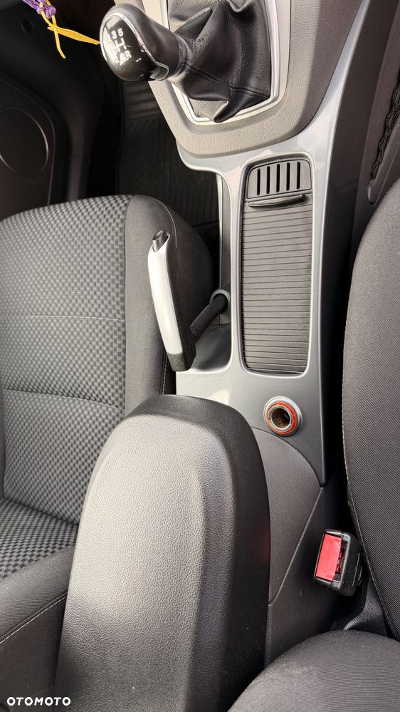 Ford C-MAX 1.8 Ghia - 23