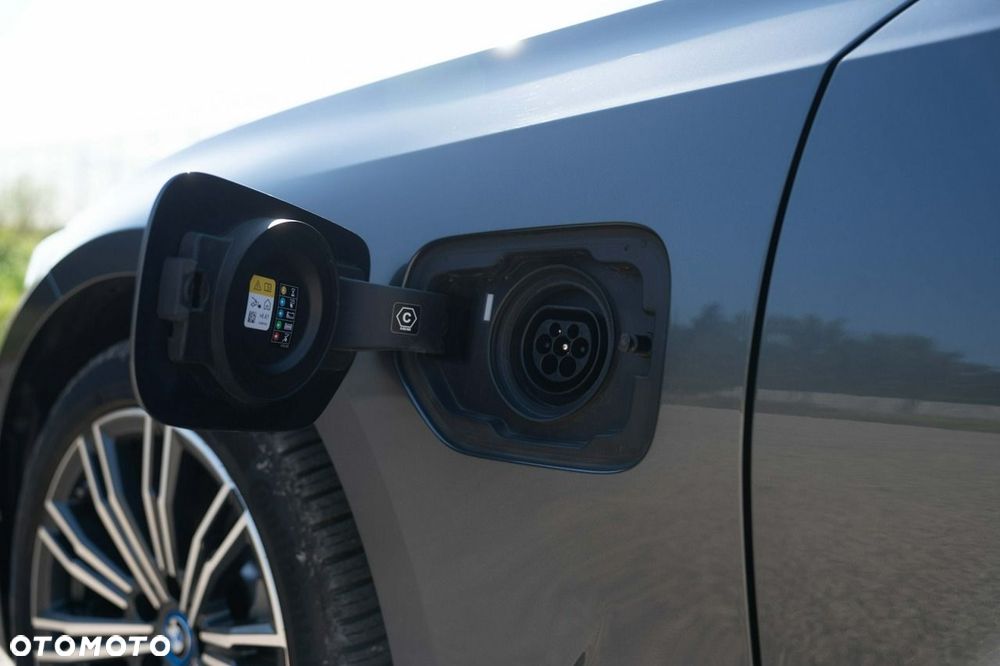 BMW Seria 3 330e PHEV M Sport - 17