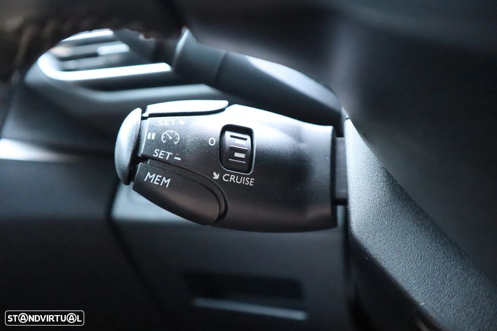 Peugeot 3008 1.2 PureTech Allure J18 - 32