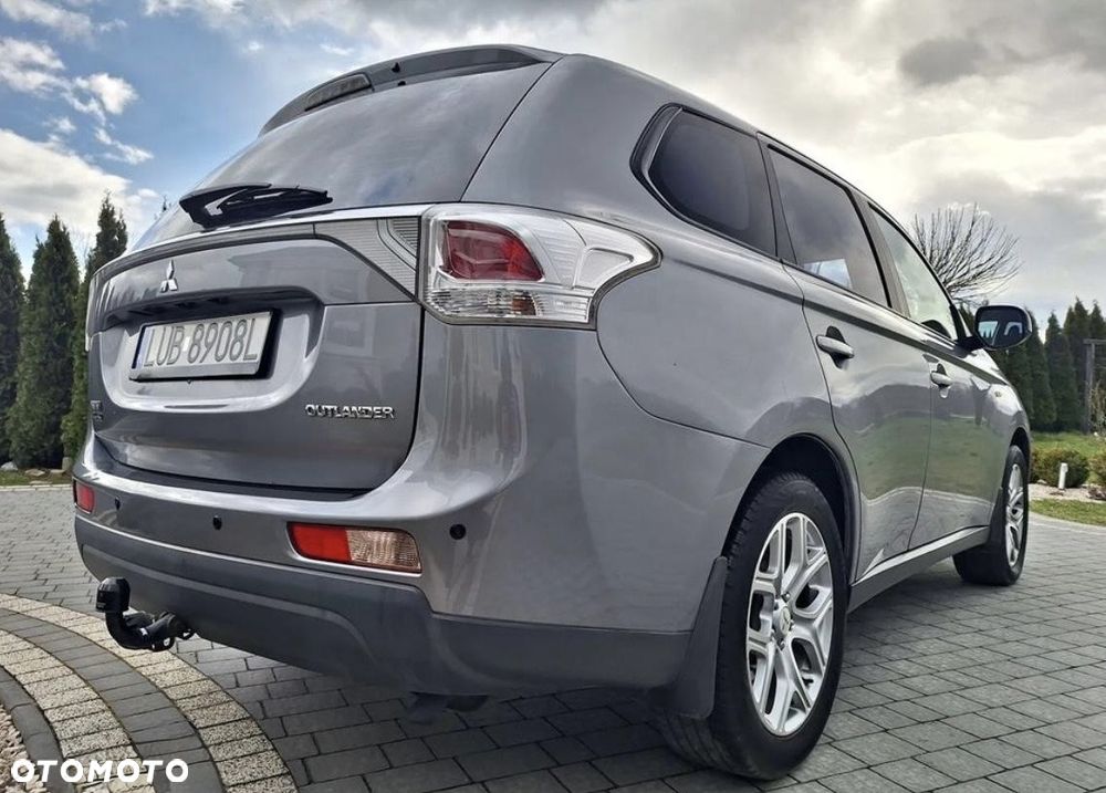 Mitsubishi Outlander 2.0 Invite + 2WD - 5