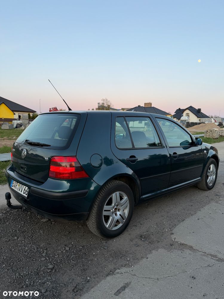 Volkswagen Golf 1.6 Comfortline - 4