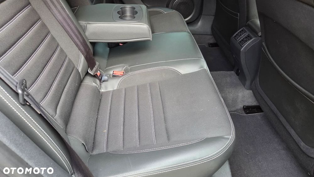 Renault Laguna dCi 150 FAP Start-Stop Paris - 36
