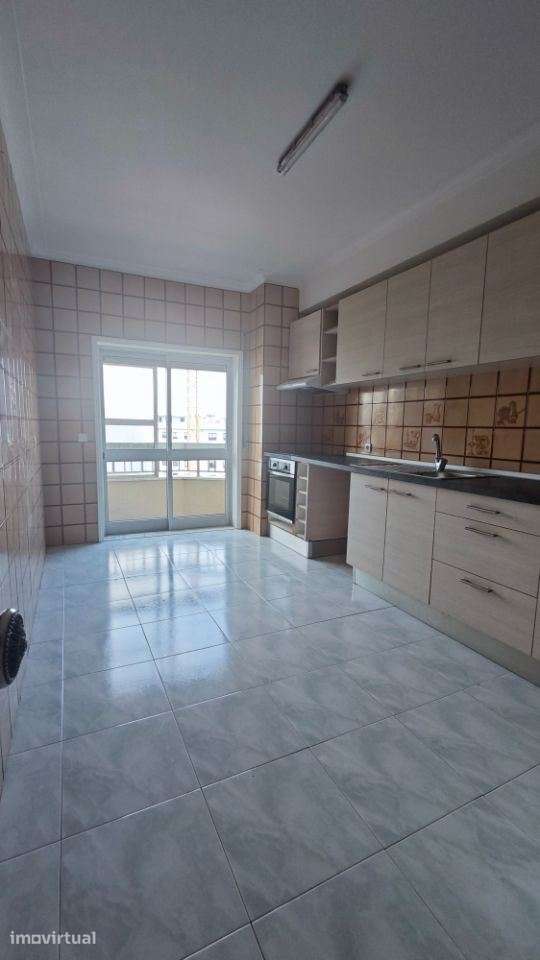 T2+1 / Equipado/ Lugar Garagem / Av. Republica / Centro / Gaia - Grande imagem: 2/15