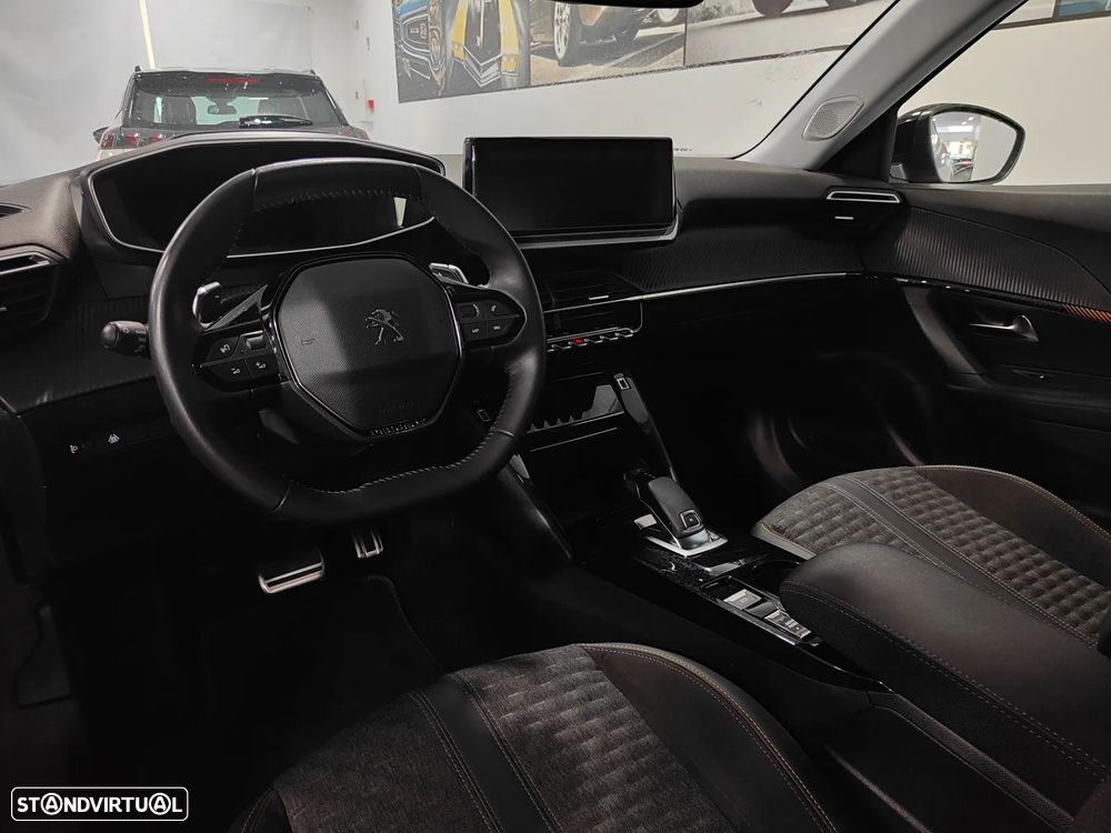 Peugeot 2008 1.2 PureTech Allure EAT8 - 42