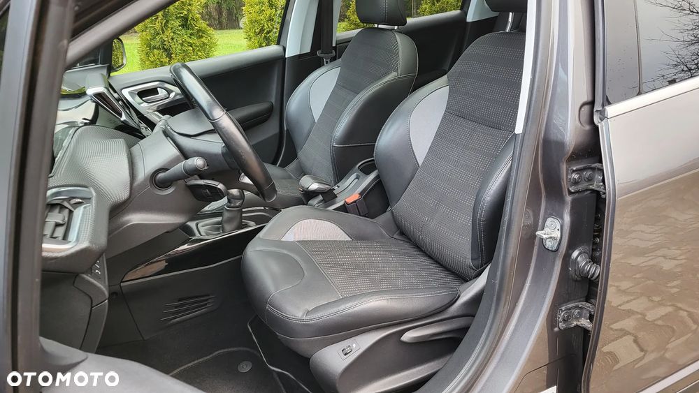 Peugeot 2008 1.6 BlueHDi Allure - 9