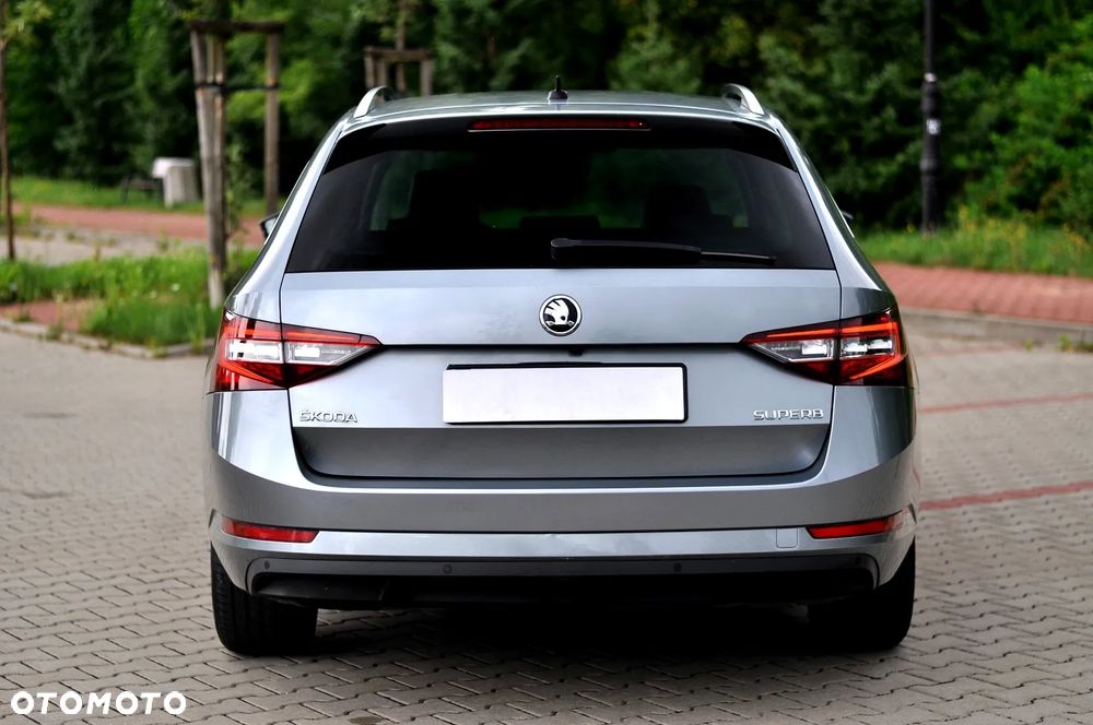 Skoda Superb 2.0 TDI DSG Premium Edition - 11