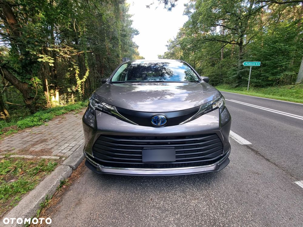 Toyota Sienna - 2