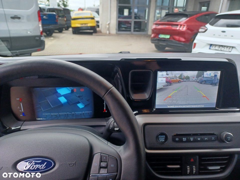 Ford Transit Courier - 10