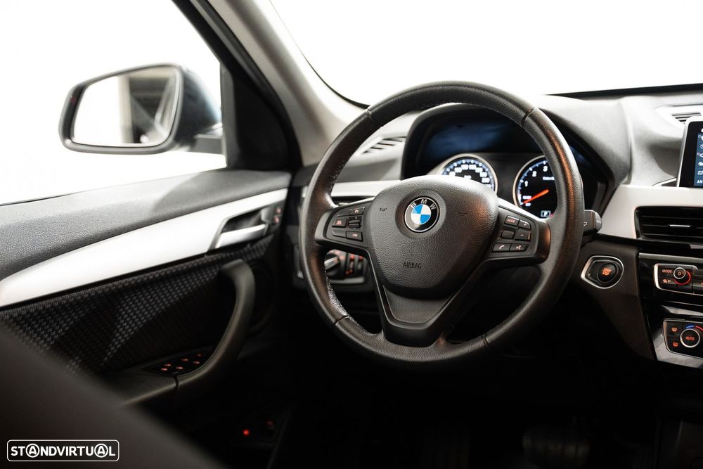 BMW X1 25 e xDrive Corporate Edition - 11
